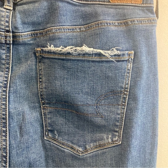 AMERICAN EAGLE Sz 14S Super High Rise Flare Torn Knee Mid-Wash Jeans - Picture 8 of 13